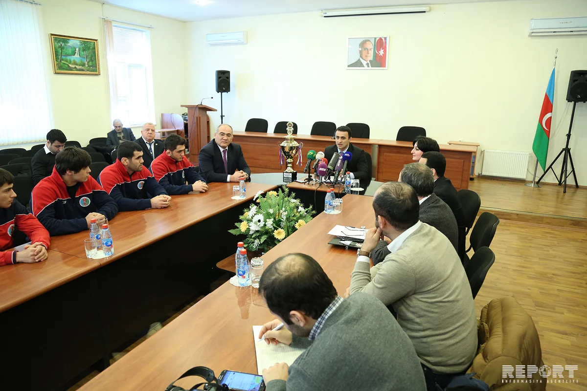 Youth and Sports Ministry hosts Azerbaijani wrestlers back from World Cup