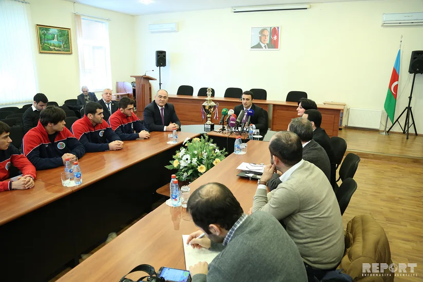 Gənclər və İdman Nazirliyində Dünya Kubokundan qayıdan Azərbaycan güləşçiləri ilə görüş keçirilib