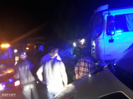 Cəlilabadda yük maşını mikroavtobusla toqquşub, 1 ölü, 9 yaralı var - VİDEO - SİYAHI - YENİLƏNİB - 2
