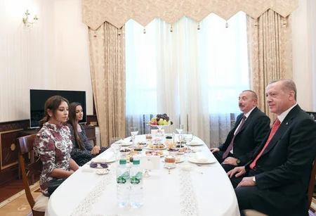 Bakının işğaldan azad edilməsinin 100 illiyinə həsr olunan parad başa çatıb - YENİLƏNİB-4