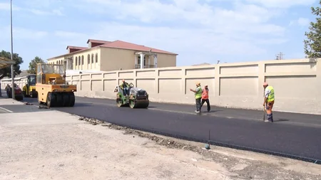​Bakının Suraxanı rayonunda avtomobil yolunda tikinti aparılır