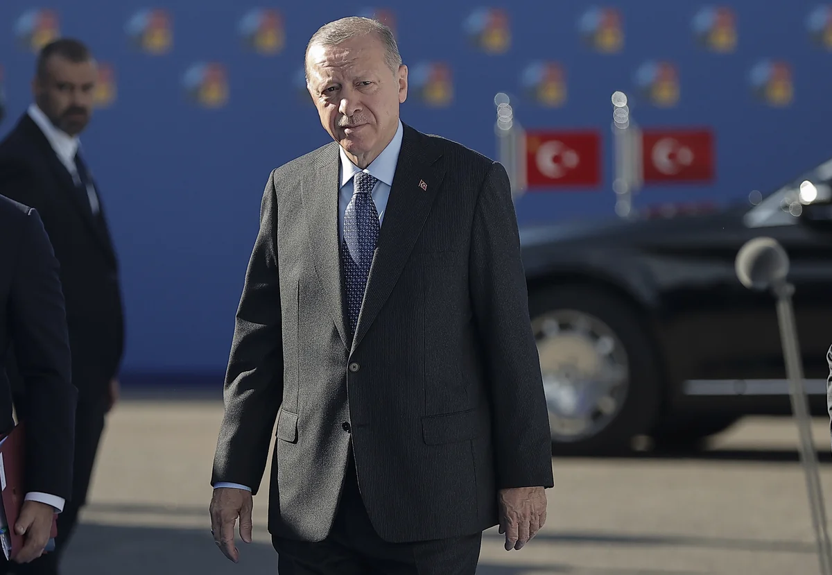 Ərdoğan hökumət rəsmiləri ilə şəhidin evinə gedib