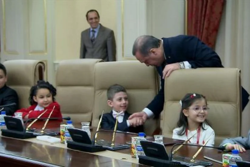 Türkiyə prezidenti ölkə rəhbərliyini bir günlüyə məktəbliyə verib