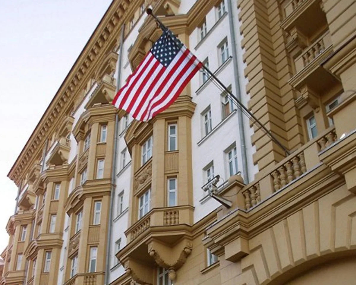 American diplomats leave embassy building in Moscow