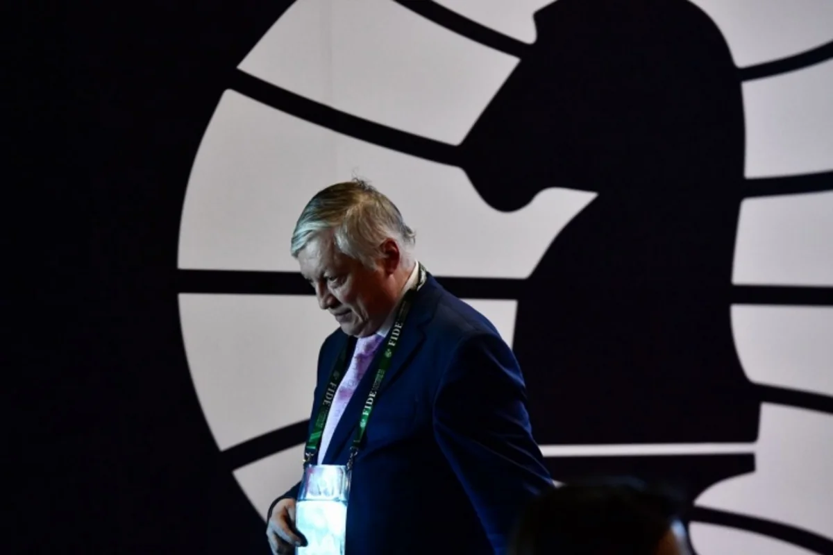 Anatoli Karpov süni tənəffüs aparatına qoşulub