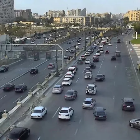 Bakının bir çox yollarında nəqliyyatın sıxlığı müşahidə edilir - SİYAHI