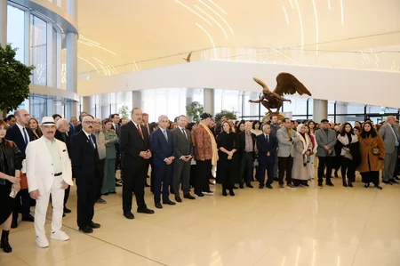 Heydər Əliyev Mərkəzində bəhreynli rəssamın “İlk qığılcım” adlı sərgisi açılıb