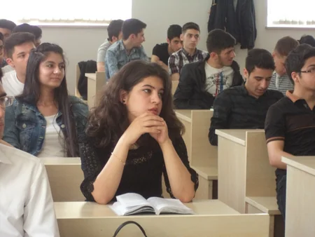 ​“Təmiz Şəhər” ASC ADNSU-da təkrar xammal bazarı mövzusunda mühazirə təşkil edib