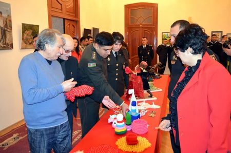 Həzi Aslanov adına Mərkəzi Zabitlər Evində sərgi keçirilib