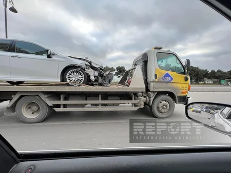 Bakıda avtomobil qəza törədərək aşıb, xəsarət alan var