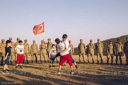 Vətən müharibəsi şəhidlərinin övladları Şuşada olub