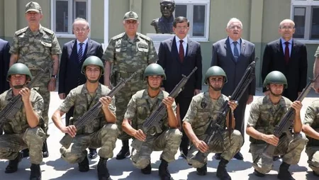 Davutoğlu İŞİD-lə qarşıdurmanın yaşandığı Kilis bölgəsinə səfər edib - FOTO