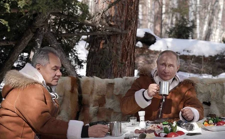 Опубликованы кадры отдыха Путина и Шойгу в тайге