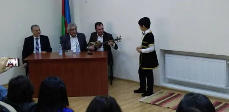 Akademik Milli Dram Teatrının aktyorları şagirdlərlə görüşüb