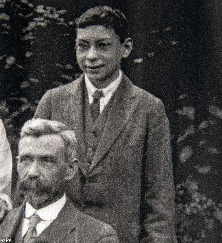Britaniyanın ən qoca sakini uzunömürlülüyün sirrini açıb - FOTO