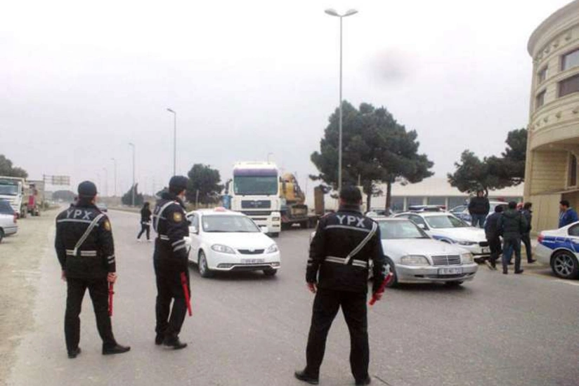 Zərdabda YPX əməkdaşlarının saxladığı maşında silah və narkotik vasitə aşkarlanıb