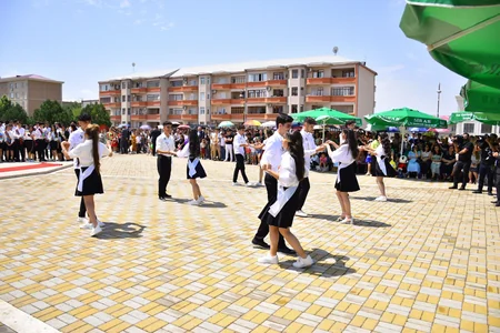 Naxçıvan məktəblərində “Son zəng” çalınıb, Emin Əmrullayev iştirak edib - YENİLƏNİB-2
