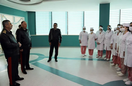 Zakir Həsənov hospitalda müalicə olunan hərbçilərlə görüşüb