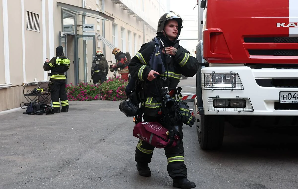 В центре Москвы загорелось здание конца XIX века
