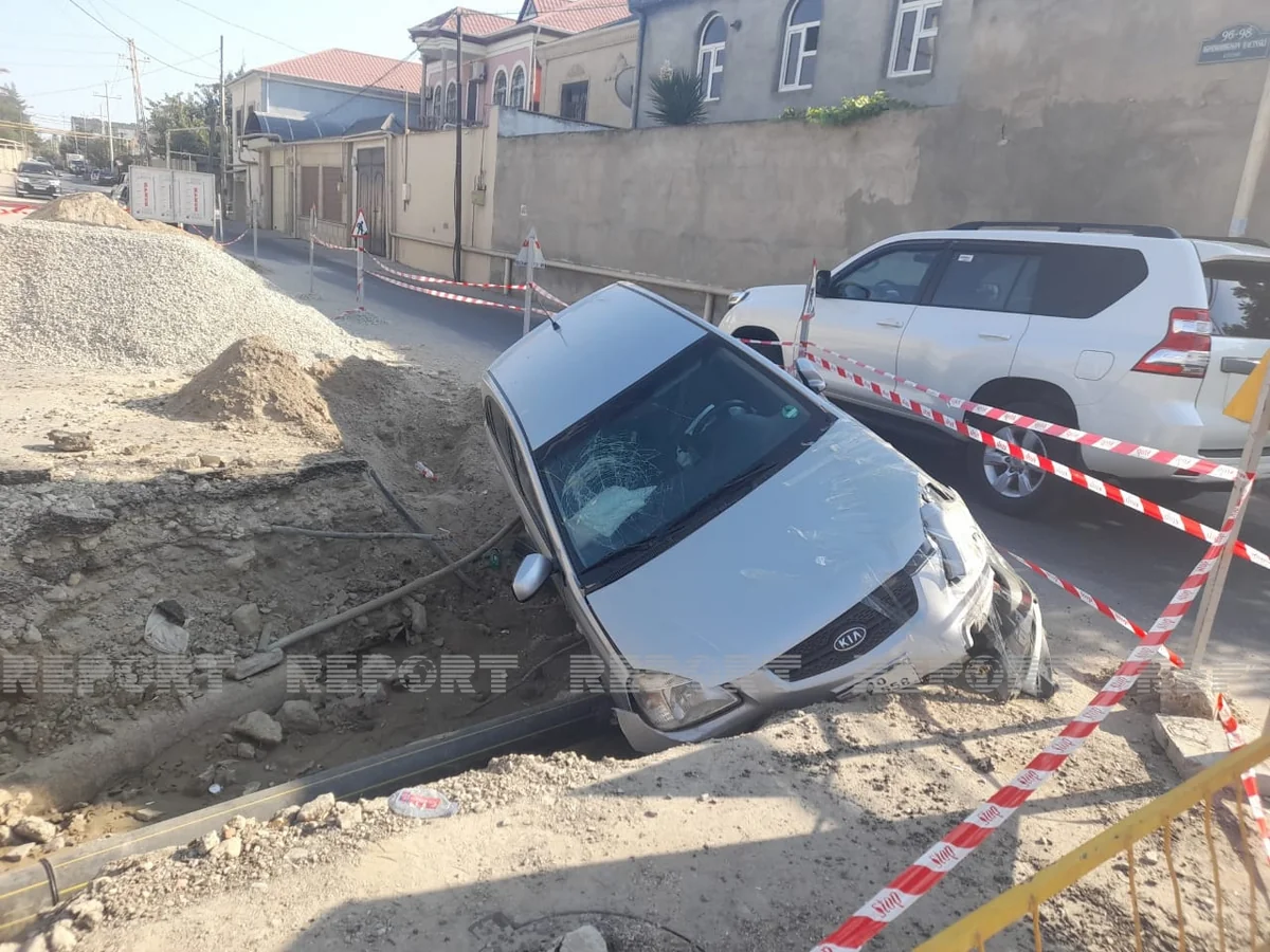 Azəriqazın qazıntı apardığı əraziyə avtomobil aşıb