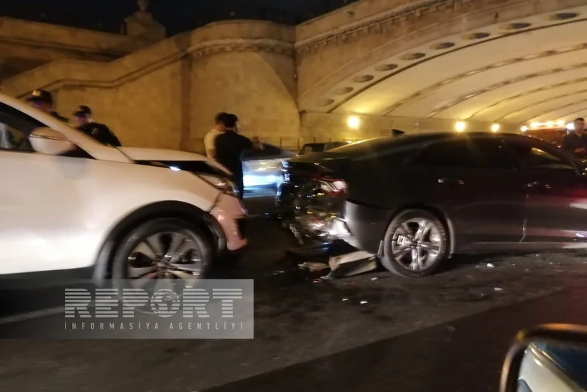 В результате цепной аварии в Баку образовалась пробка