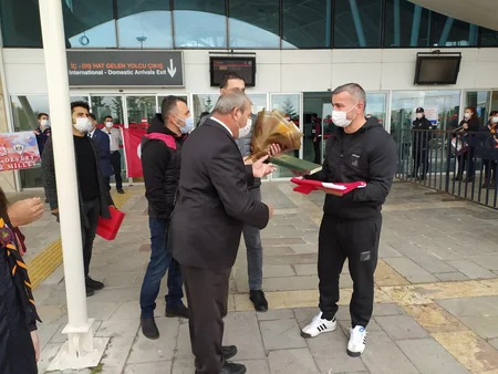 Qarabağ Sivasda Dövlət Himni və gül-çiçəklə qarşılandı
