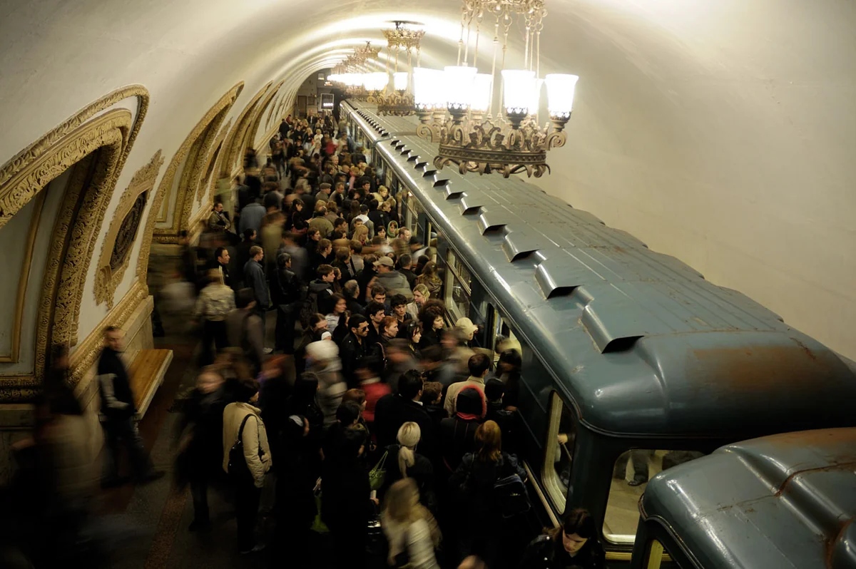 ​Названы станции метро, на которых наблюдается высокая плотность пассажиров