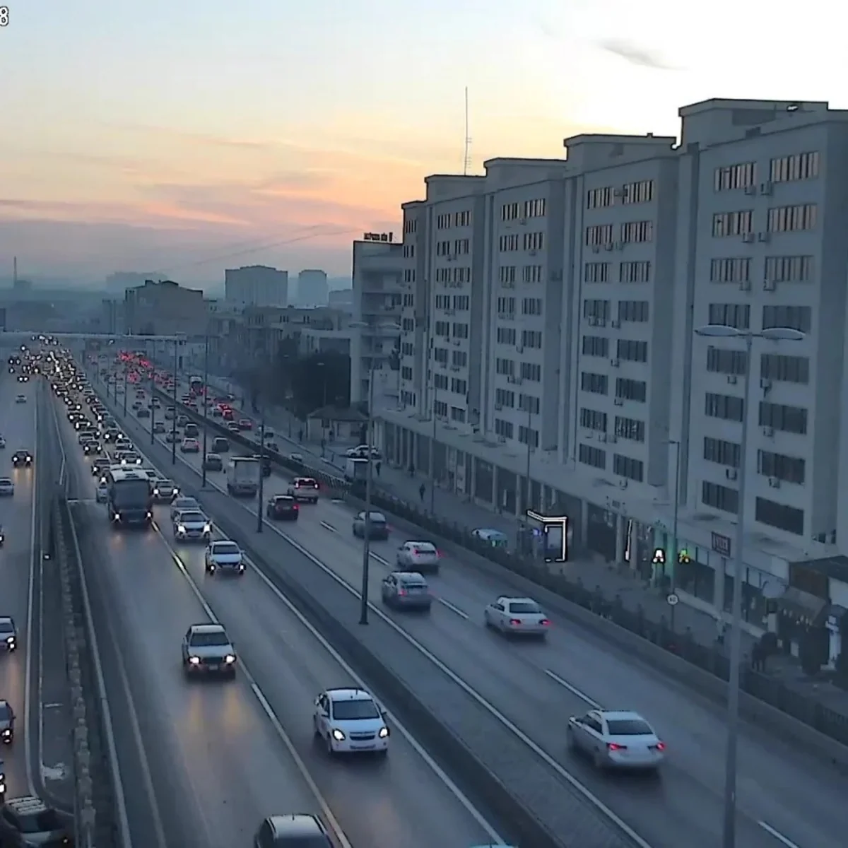 Bakının bəzi yollarında tıxac yaranıb - SİYAHI