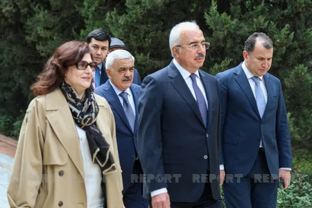 Azerbaijani people commemorate National Leader Heydar Aliyev