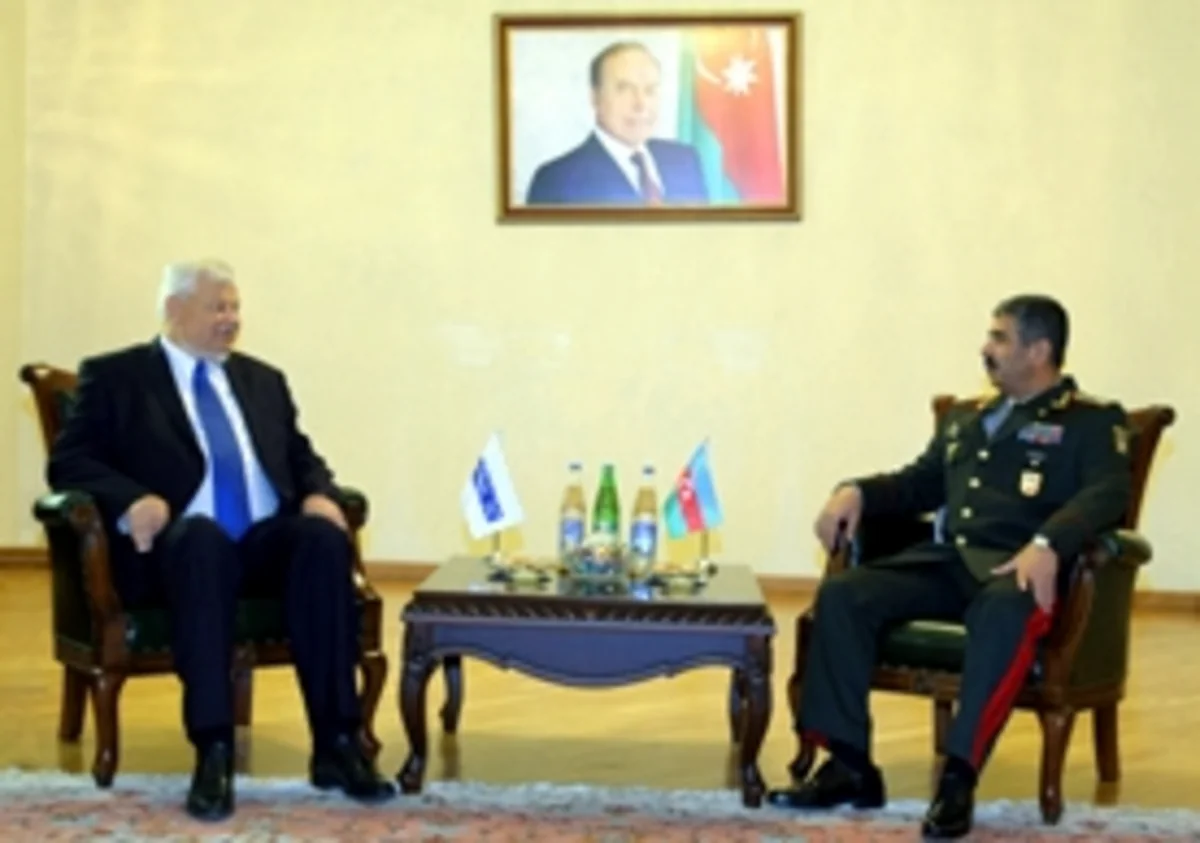 Zakir Həsənov Anjey Kasprşiklə cəbhədəki vəziyyəti müzakirə edib