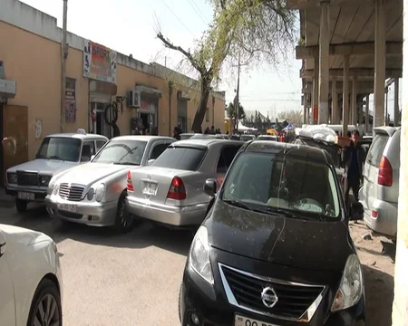 Kürdəmir bazarına girişlərdən biri bağlanıb, ərazidə uzun tıxaclar yaranır - REPORTAJ