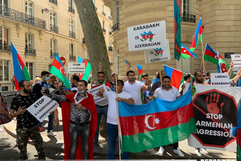 Fransa polisi Ermənistan bayrağının açılmasına imkan verməyib, azərbaycanlılar dəstək aksiyası keçiriblər