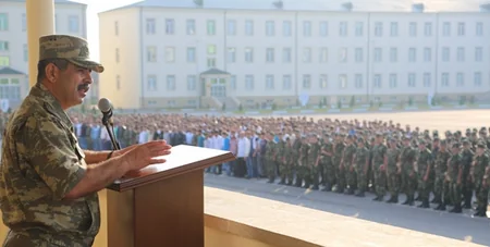 Azərbaycanın müdafiə naziri təlimlərə cəlb edilən ehtiyatdan çağırılmış hərbi vəzifəlilərlə görüşüb - FOTOSESSİYA