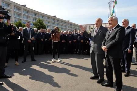 SOCAR prezidenti Neft Daşlarında neftçilərlə görüşüb
