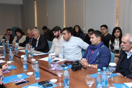 Gəncədə “Səfir olsaydım, Azərbaycanı necə təbliğ edərdim” layihəsi çərçivəsində dəyirmi masa keçirilib
