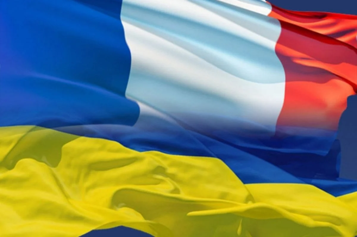 СМИ: Франция готова предоставить Украине гарантии безопасности после войны