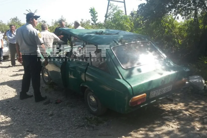 Külək Xaçmazda ağacı avtomobilin üstünə aşırıb, ölən və yaralanan var - YENİLƏNİB