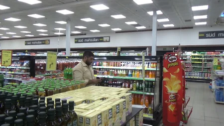 Polis iri supermarketlərdə reydlər keçirir