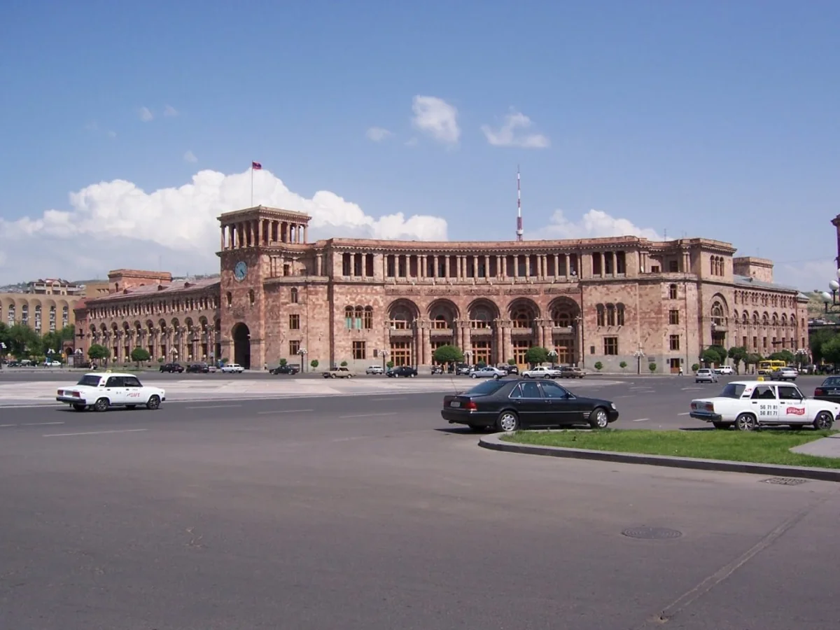 Ermənistan hökumətinin binası qarşısında etiraz aksiyası keçirilib