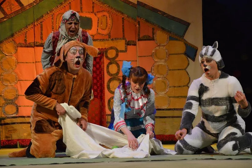 Gənc Tamaşaçılar Teatrı bayram tamaşasına hazırlaşır