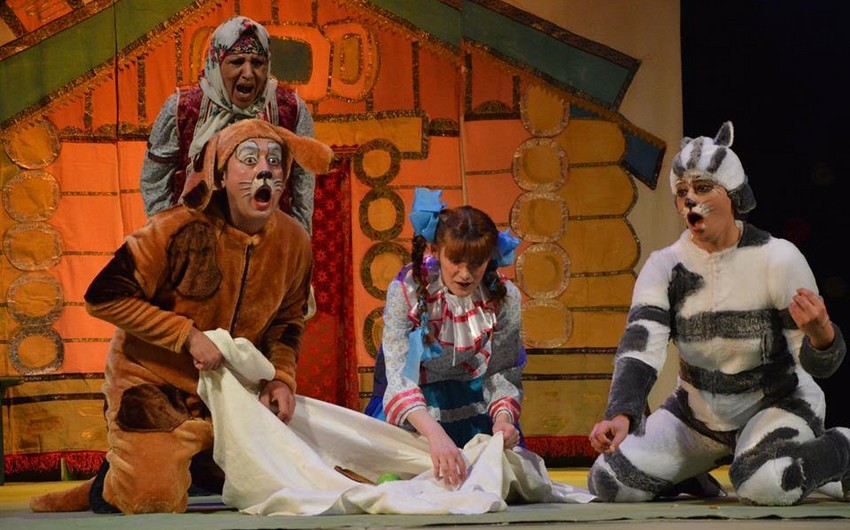 Gənc Tamaşaçılar Teatrı bayram tamaşasına hazırlaşır