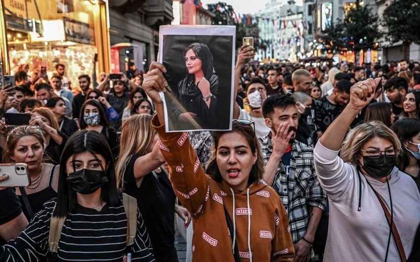İranda dinc insanlara qarşı təzyiq və təqiblər: dünya ayağa qalxıb