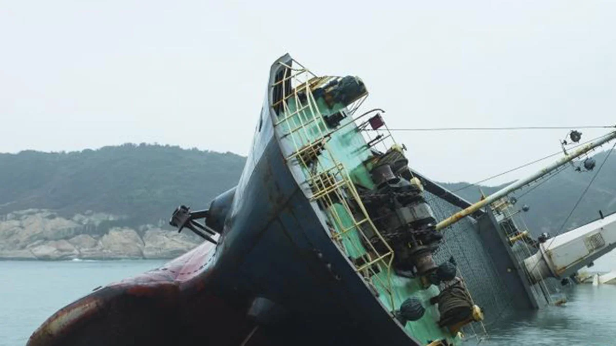 ABŞ sahillərində kiçik gəmi qəzaya uğrayıb, ölənlər var