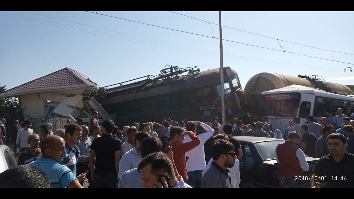 Binədə avtobusun qatarla toqquşmasına görə 2 nəfər həbs olunub - RƏSMİ