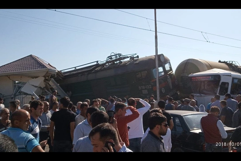 Binədə avtobusun qatarla toqquşmasına görə 2 nəfər həbs olunub - RƏSMİ