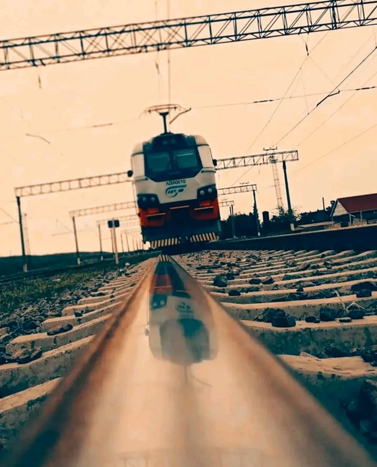 ADY: Dəmir yolu ətrafında yerləşən sıx tikililər təhlükəsizlik üçün riski artırır