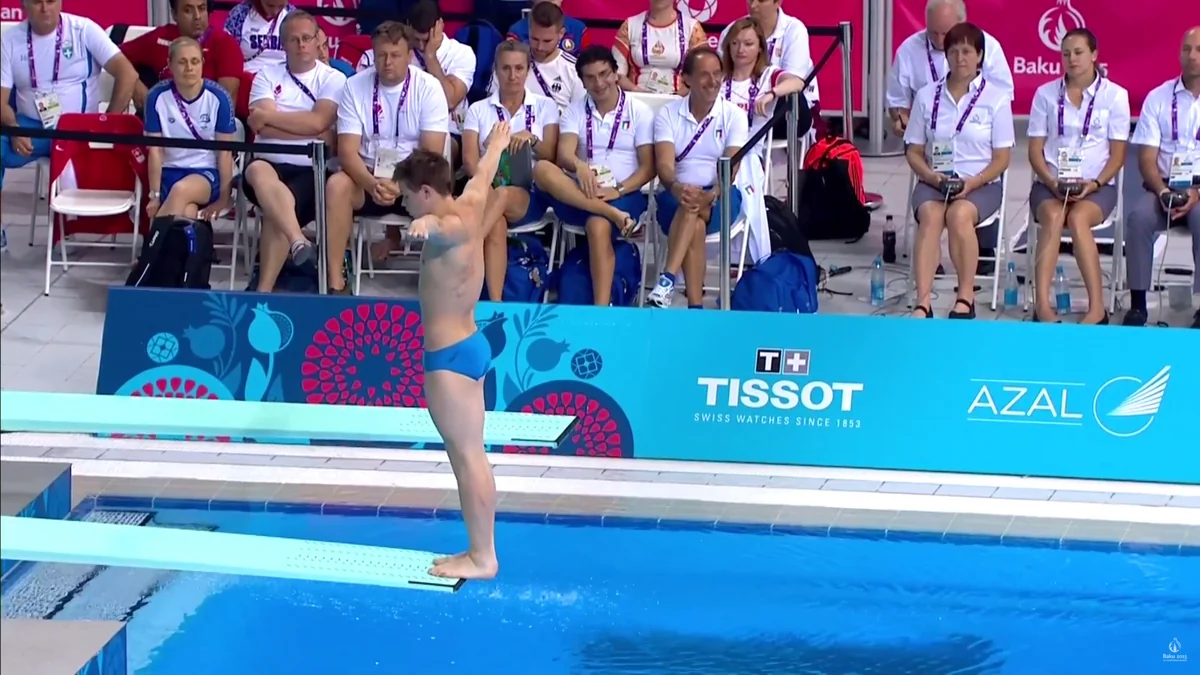 Kişilər arasında bir metr hündürlüyündə tramplindən suya tullanma yarışının final mərhələsinə start verilib