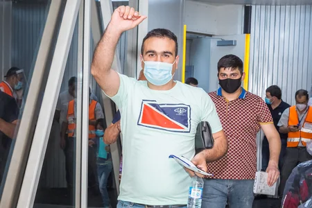 AZAL 197 azərbaycanlını Moskvadan Vətənə gətirdi