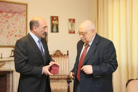 Minister Abulfas Garayev visited prominent Azerbaijani writer
