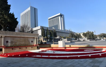 Prezident İlham Əliyev Şəhidlər Xiyabanını ziyarət edib